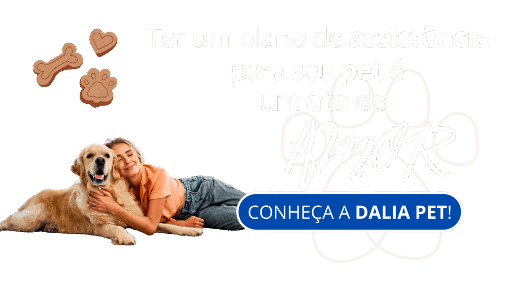 Mulher cuidando de seu cão para fazer um plano na Dalia Pet